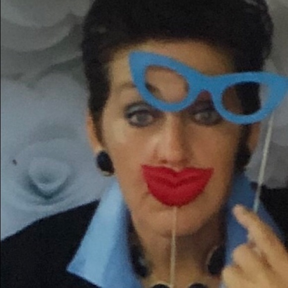 Meet your Posher, Amy - Picture 1 of 1